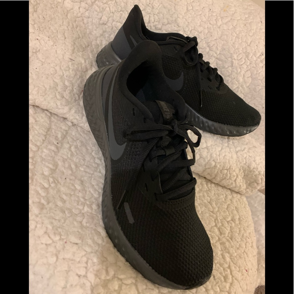 Nike Women Revolution 5